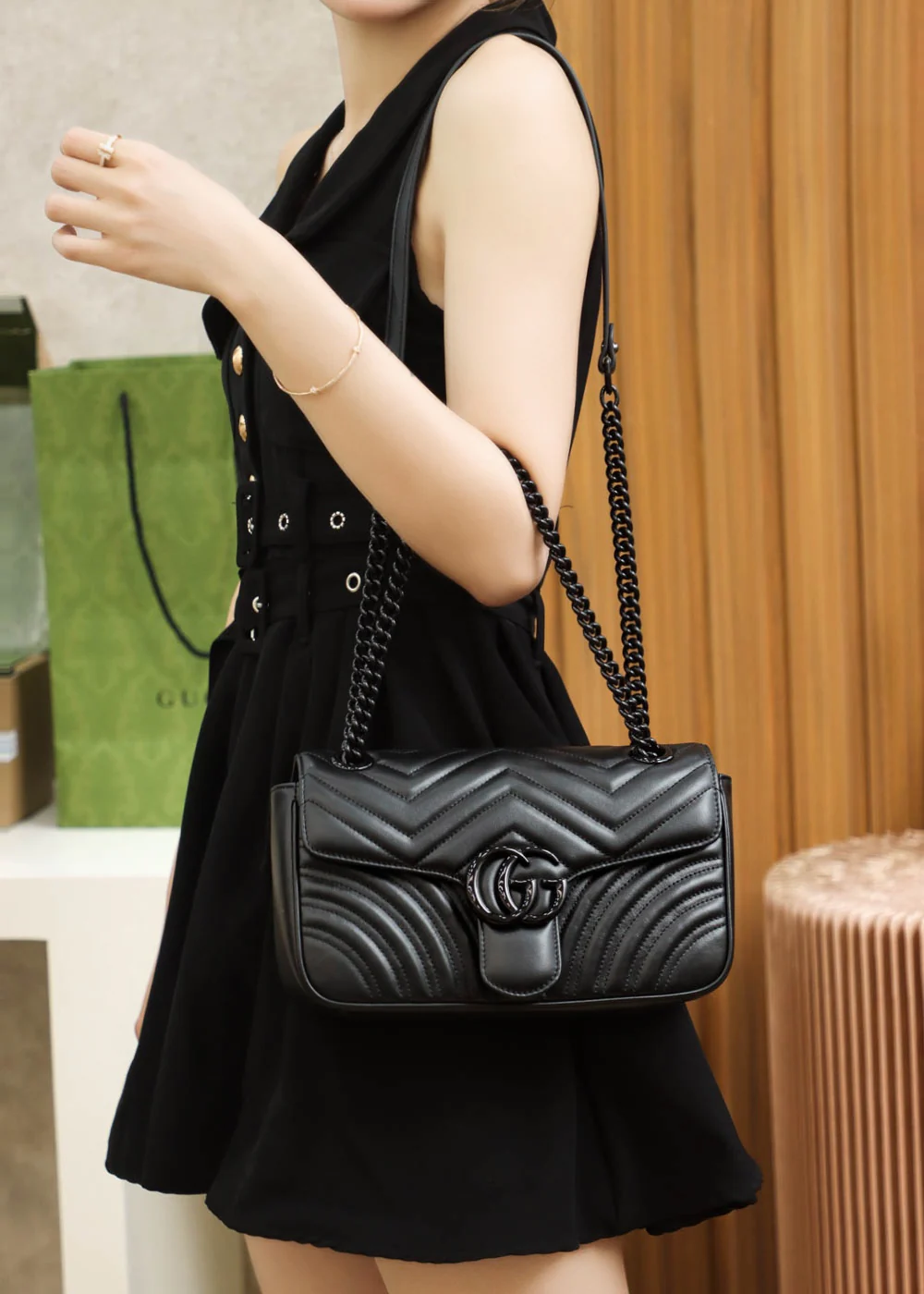Сумка на цепочке из коллекции Gucci Marmont - Черная