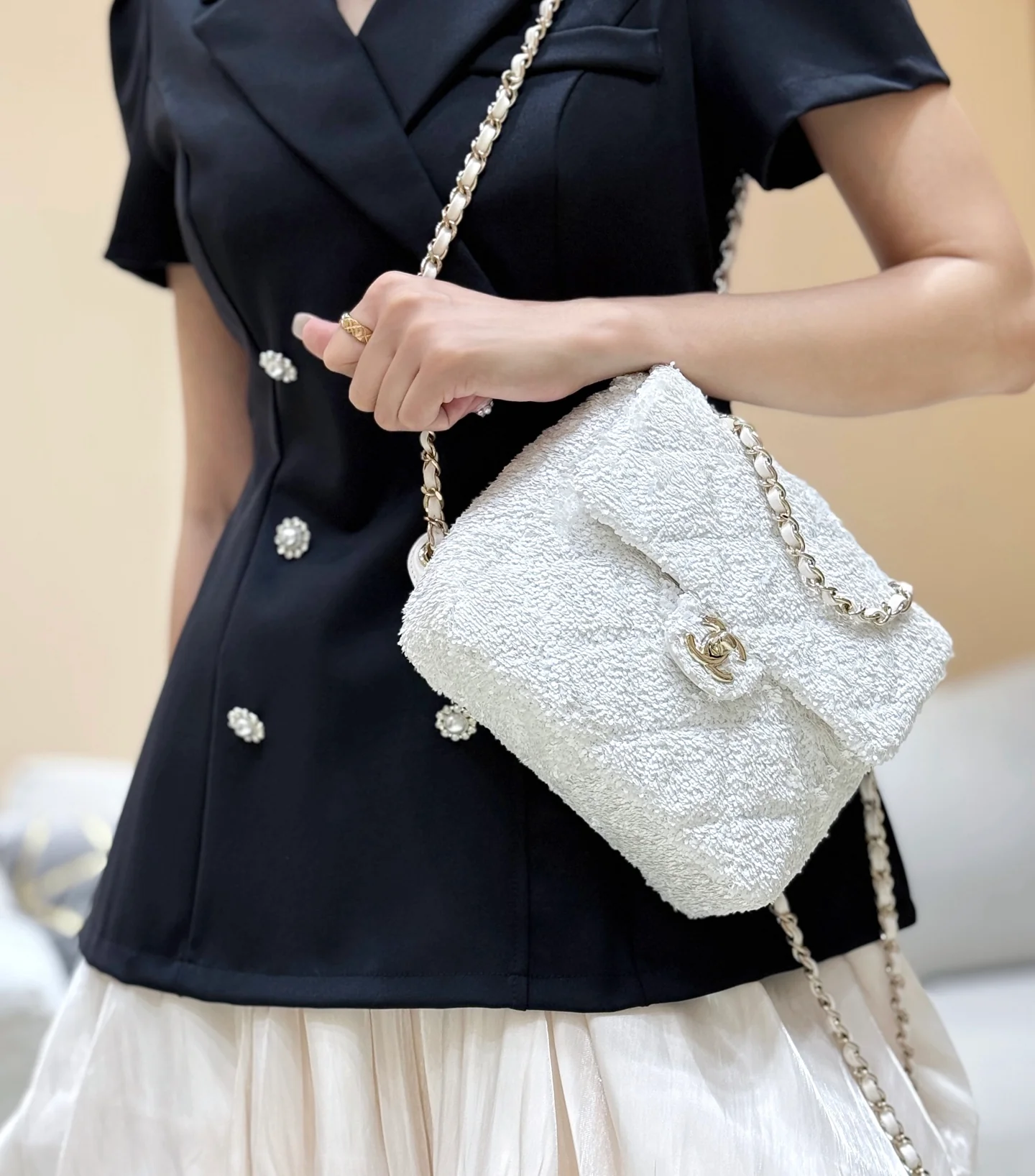 Предварительный показ осенне-зимней коллекции Chanel 25b - Двойной рюкзак с пайетками - Белый