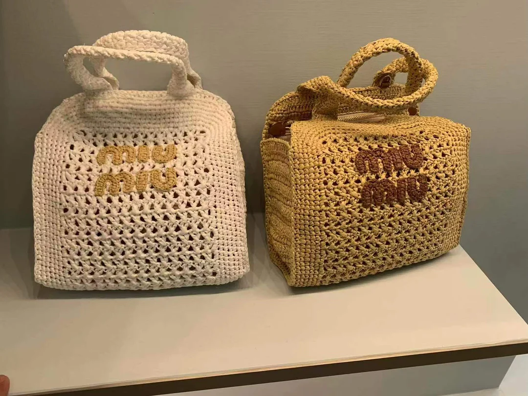 Плетеная летняя сумка-тоут Miu Miu