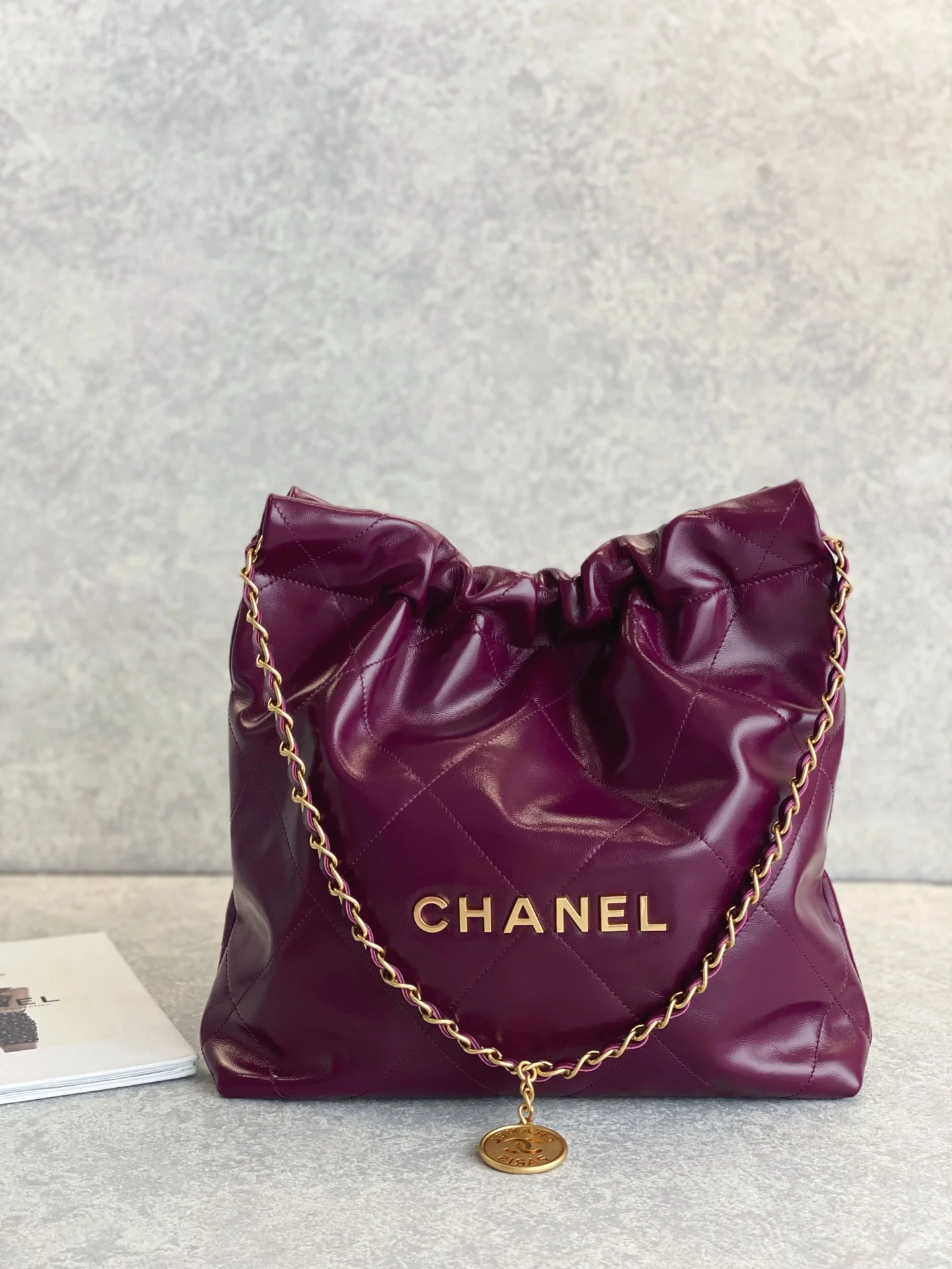 Новинка сезона весна/лето 2023 от Chanel - сумка №22 - средний размер - бордовый цвет