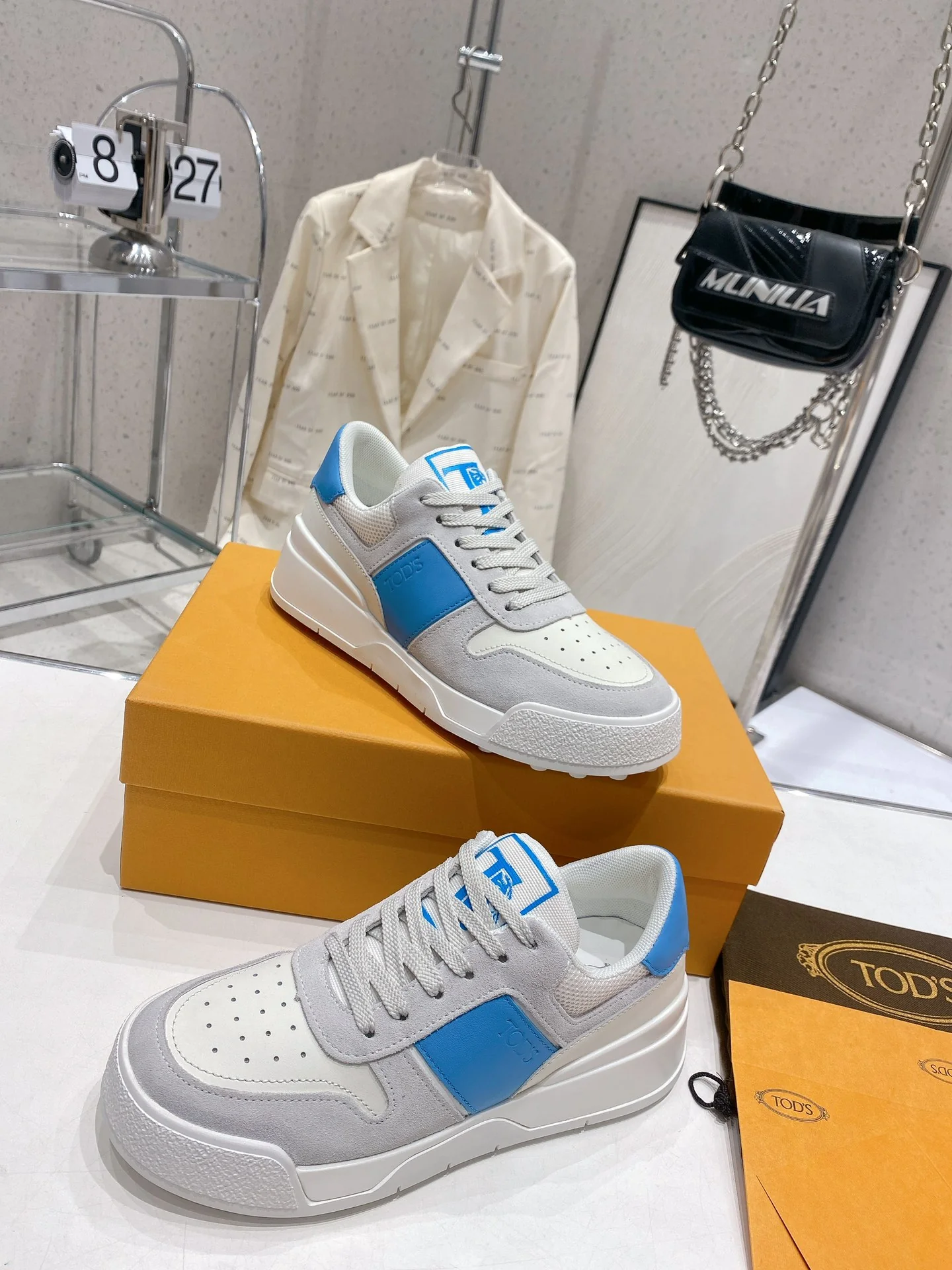 Весенняя коллекция Tods 2023 — Повседневная обувь — Парная модель — Синяя отделка