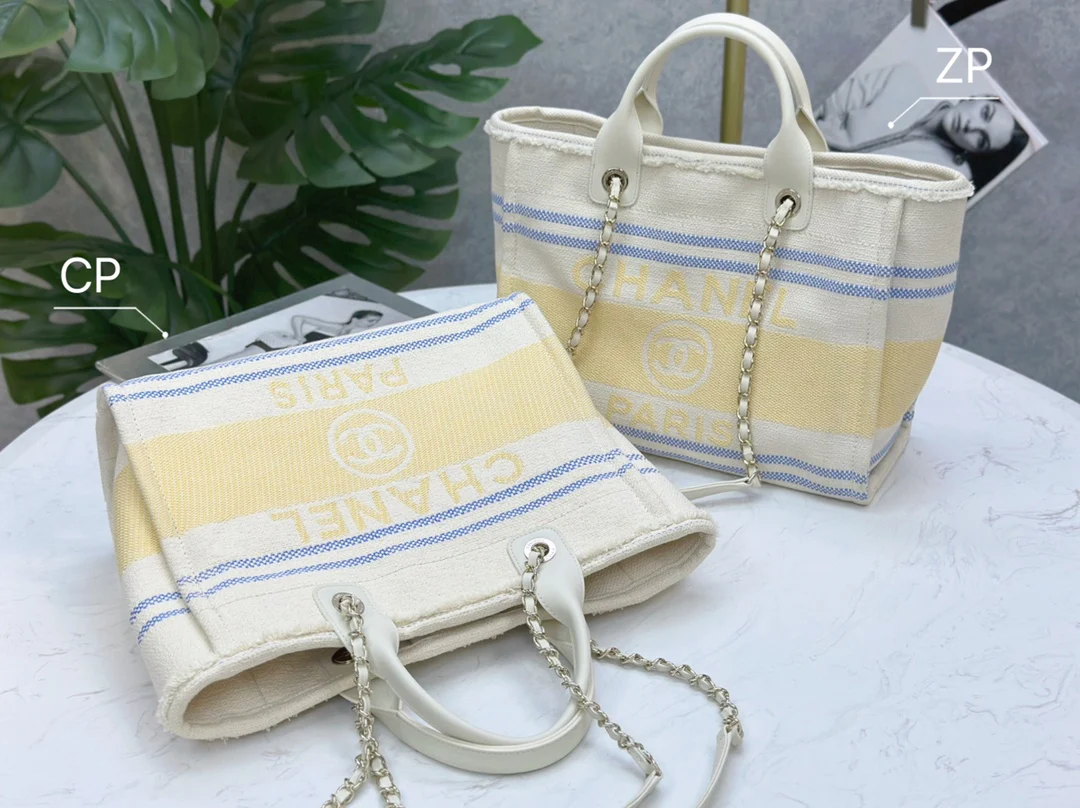 Пляжная сумка Chanel 25c, косметичка, ярко-желтая.