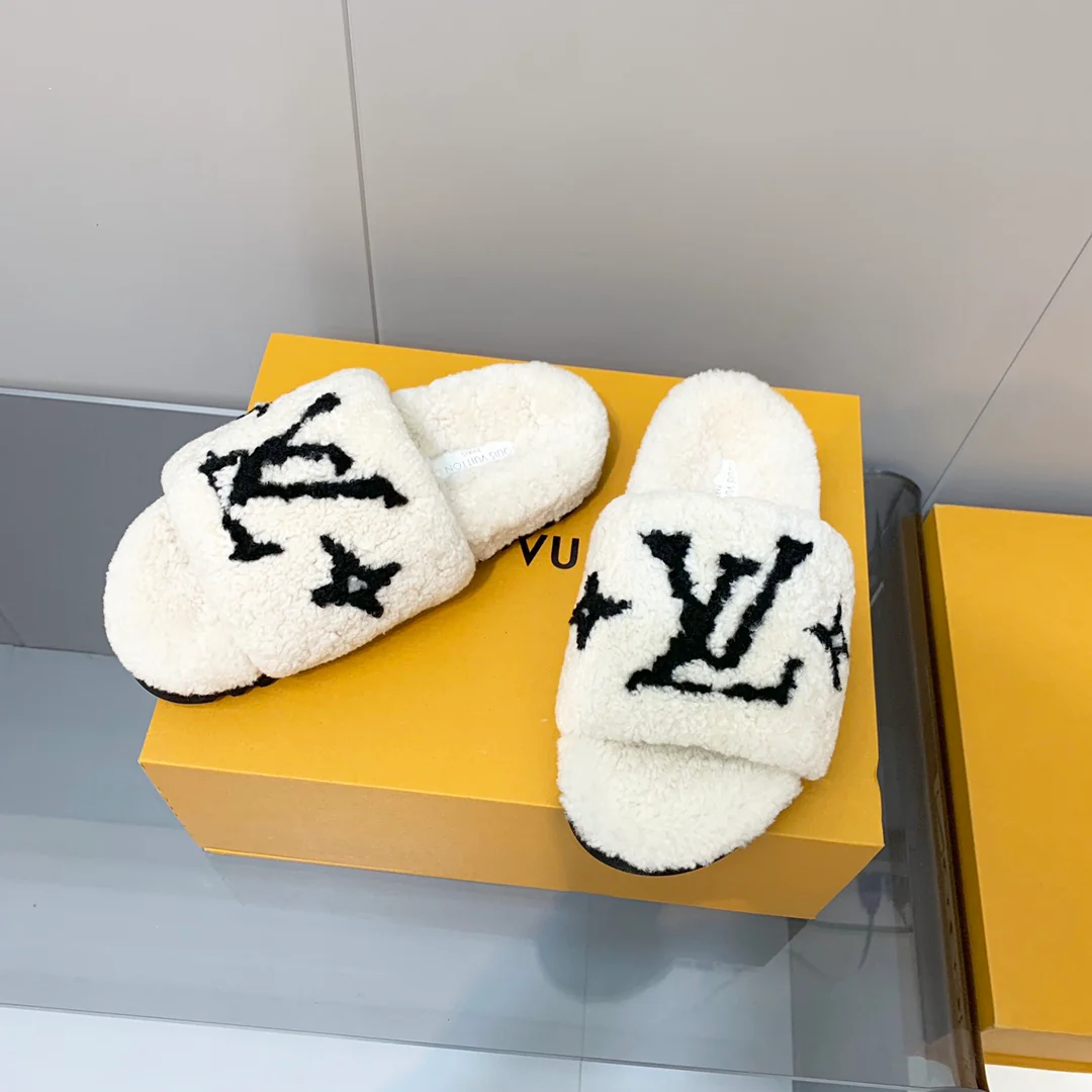 Новинка весны 2022 года от LV - Меховые тапочки - Белые и черные