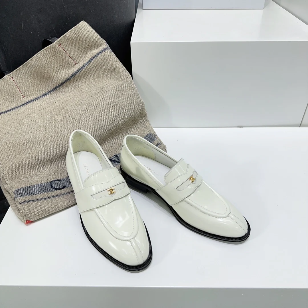 Новинка сезона осень/зима 2023 от Celine - туфли унисекс в стиле 
