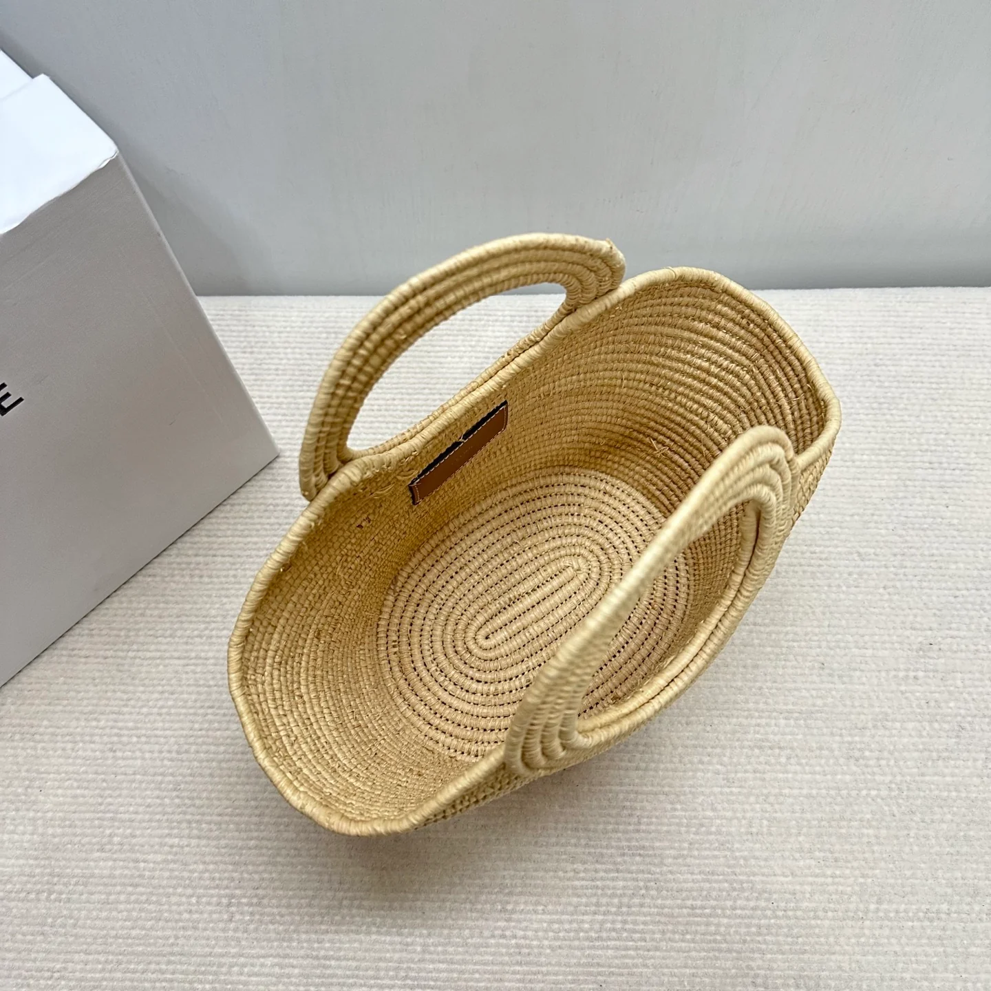 Плетеная сумка-корзина из селина и рафии