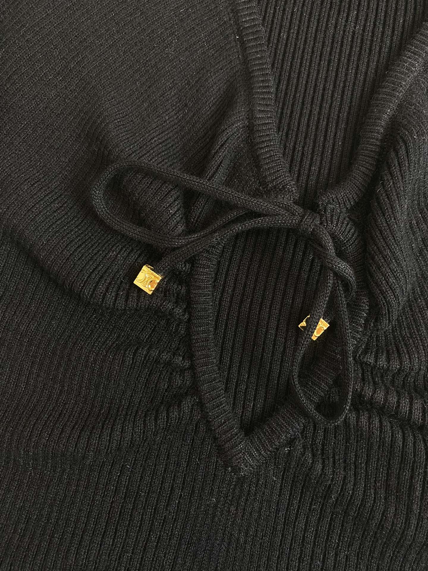 Celine - 2403 - Новинка ранней весны. Вязаный топ с коротким рукавом.