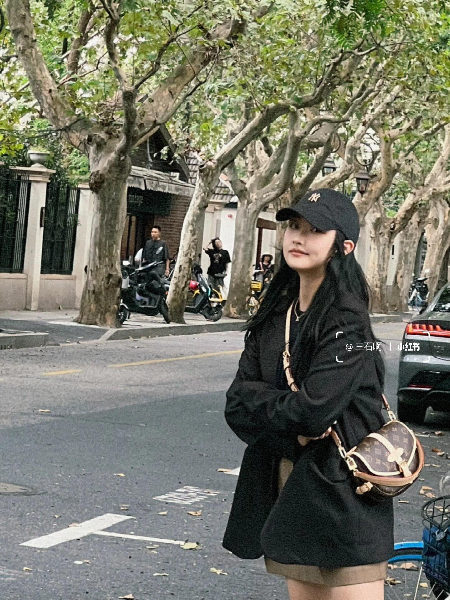 m46740-LV-saumur-bb-handbag/crossbody bag