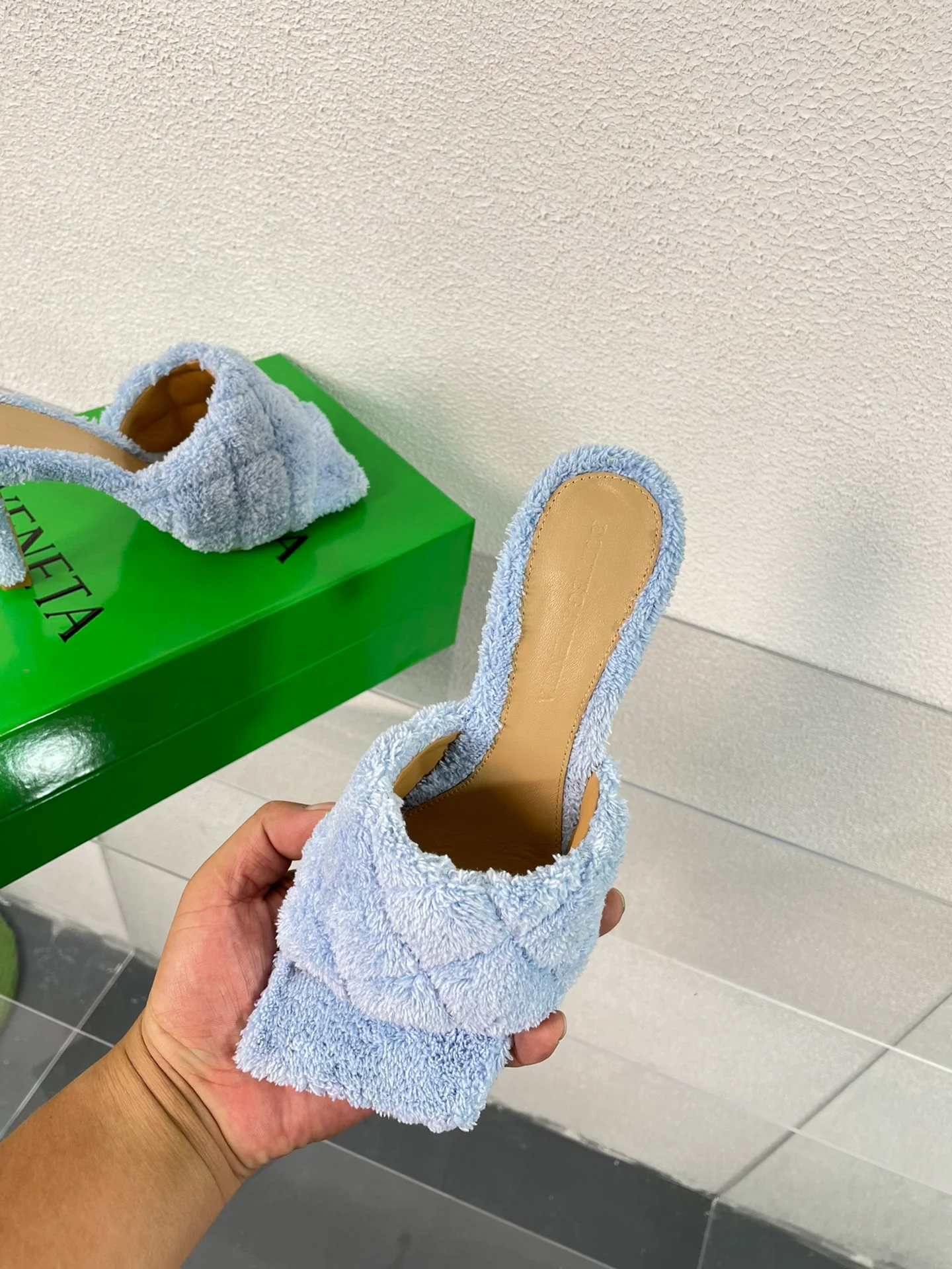 Новинка 2023 года от BV - Серия плюшевых тапочек - Тапочки на высоком каблуке - Светло-голубые