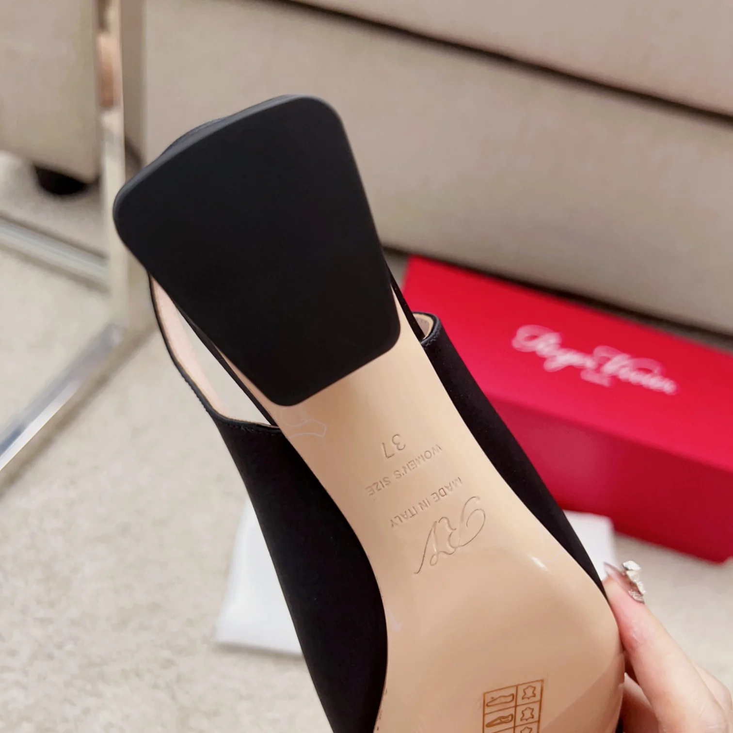 Обувь RV Shoes - Серия Versailles Garden - Сандалии с бриллиантовой пряжкой - Черные