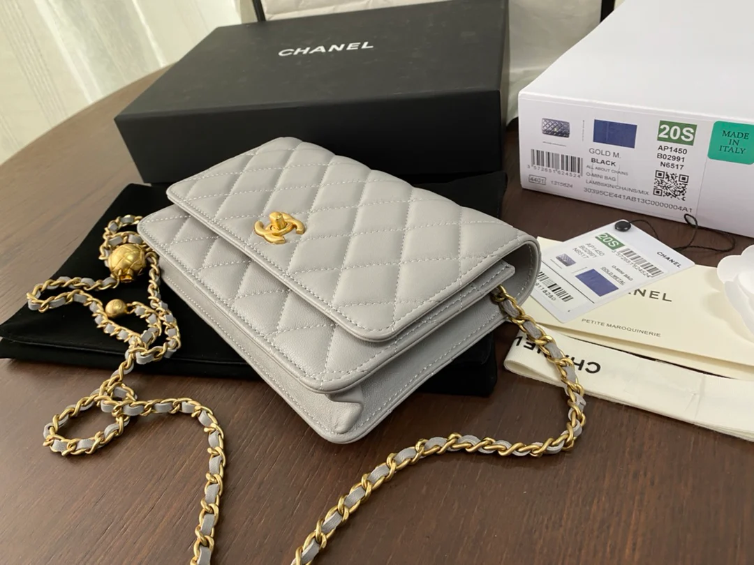 Chanel - Золотой мяч WOC - Овечья кожа