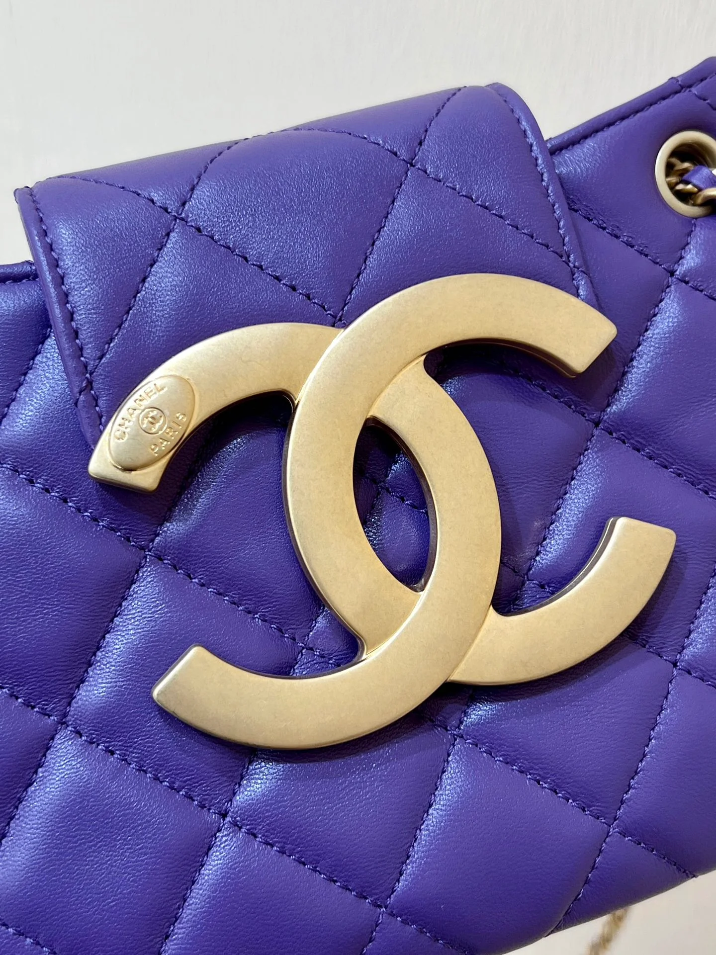 Новая коллекция Chanel ?Ранняя весна? — 24c — Большая ретро-сумка Double C — Мессенджер — Фиолетовая