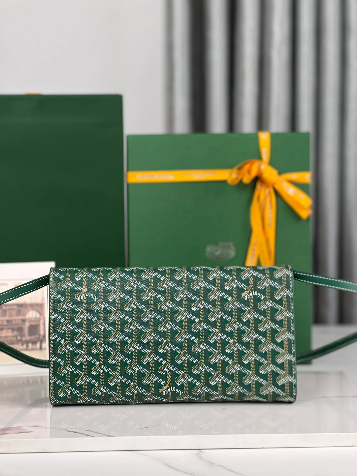 Маленькая клатч Goyard Monte Carlo, зелёного цвета.
