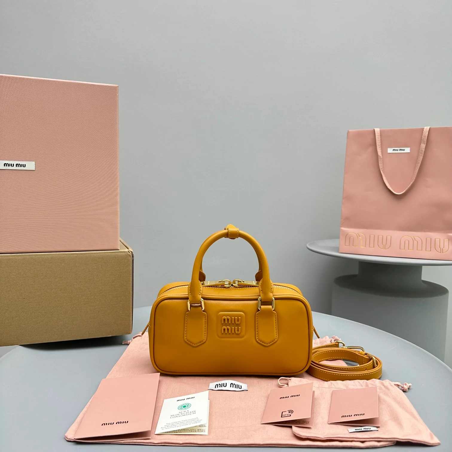 Сумка для боулинга Miu Miu - Маленькая - Тыквенно-желтая