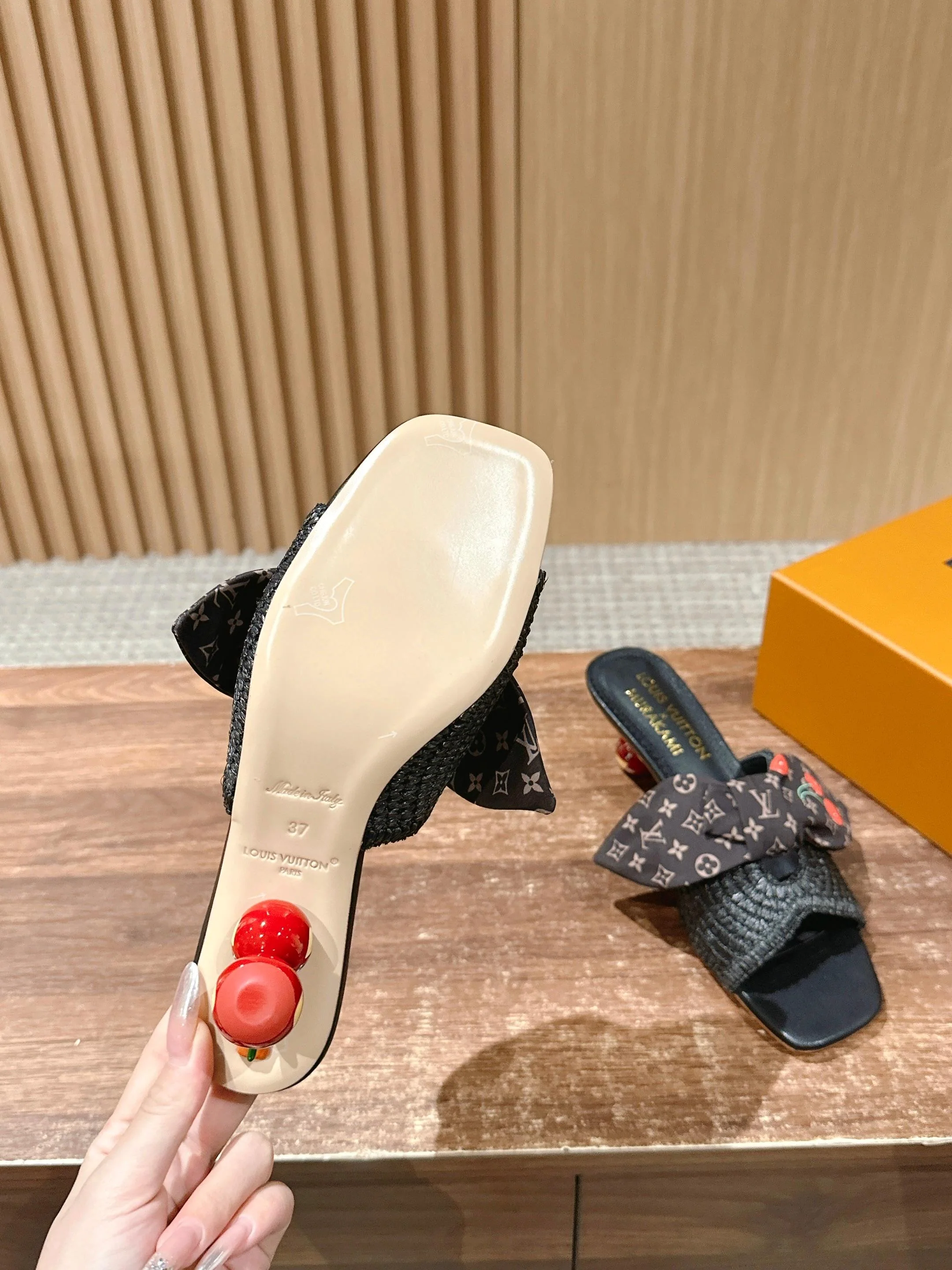 LV - Соломенные сандалии на низком каблуке с бантом - Черные