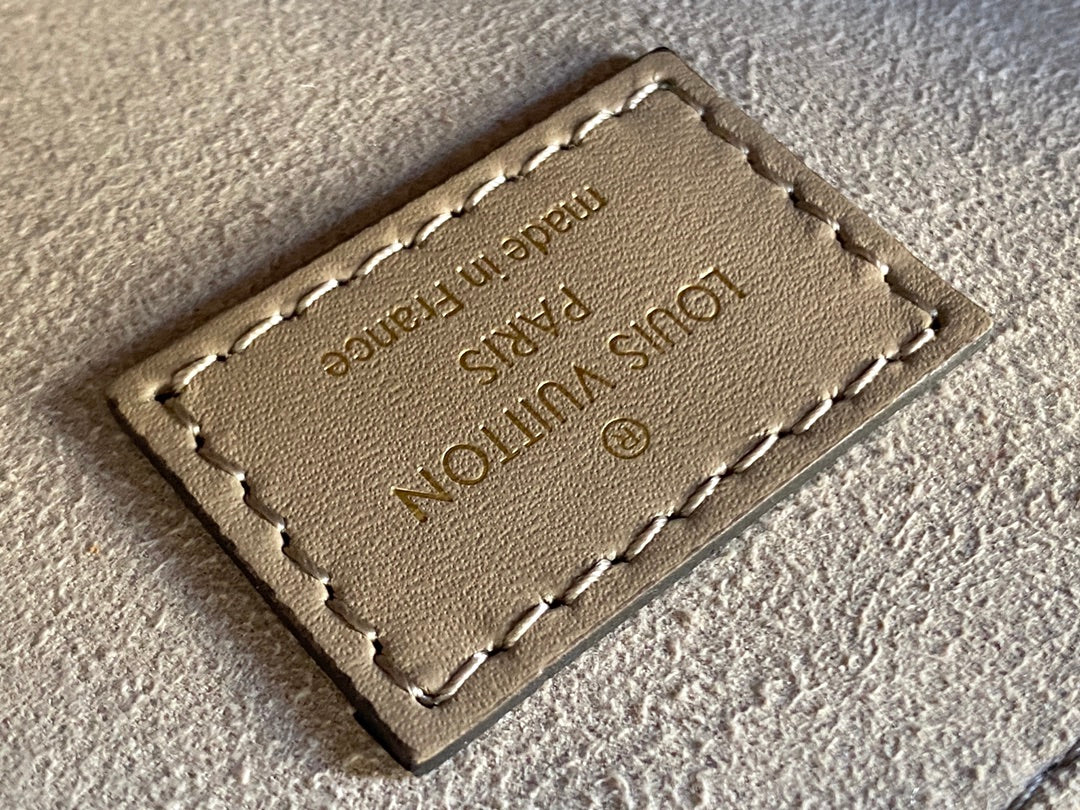 lv-m45660-apricot-onthego-pm