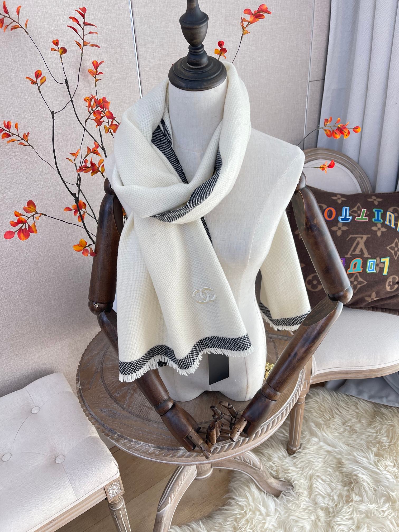 Chanel - Ультратеплый шарф из высококачественного кашемира - В комплекте с брошью в виде колосьев пшеницы - 60 см - 180 см - 2 см