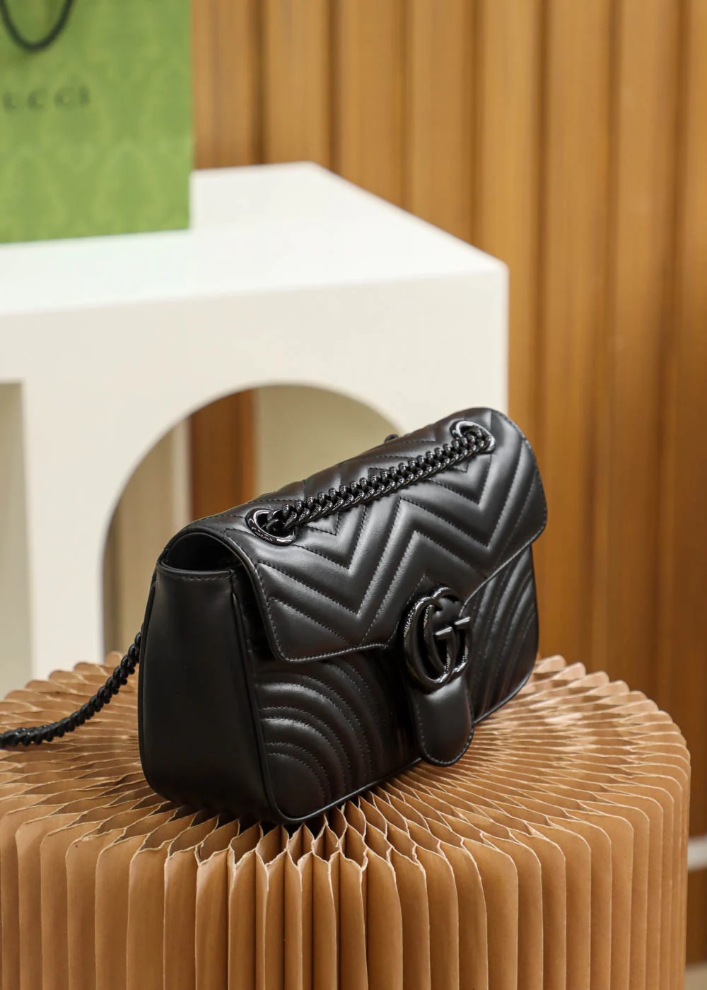 Сумка на цепочке из коллекции Gucci Marmont - Черная