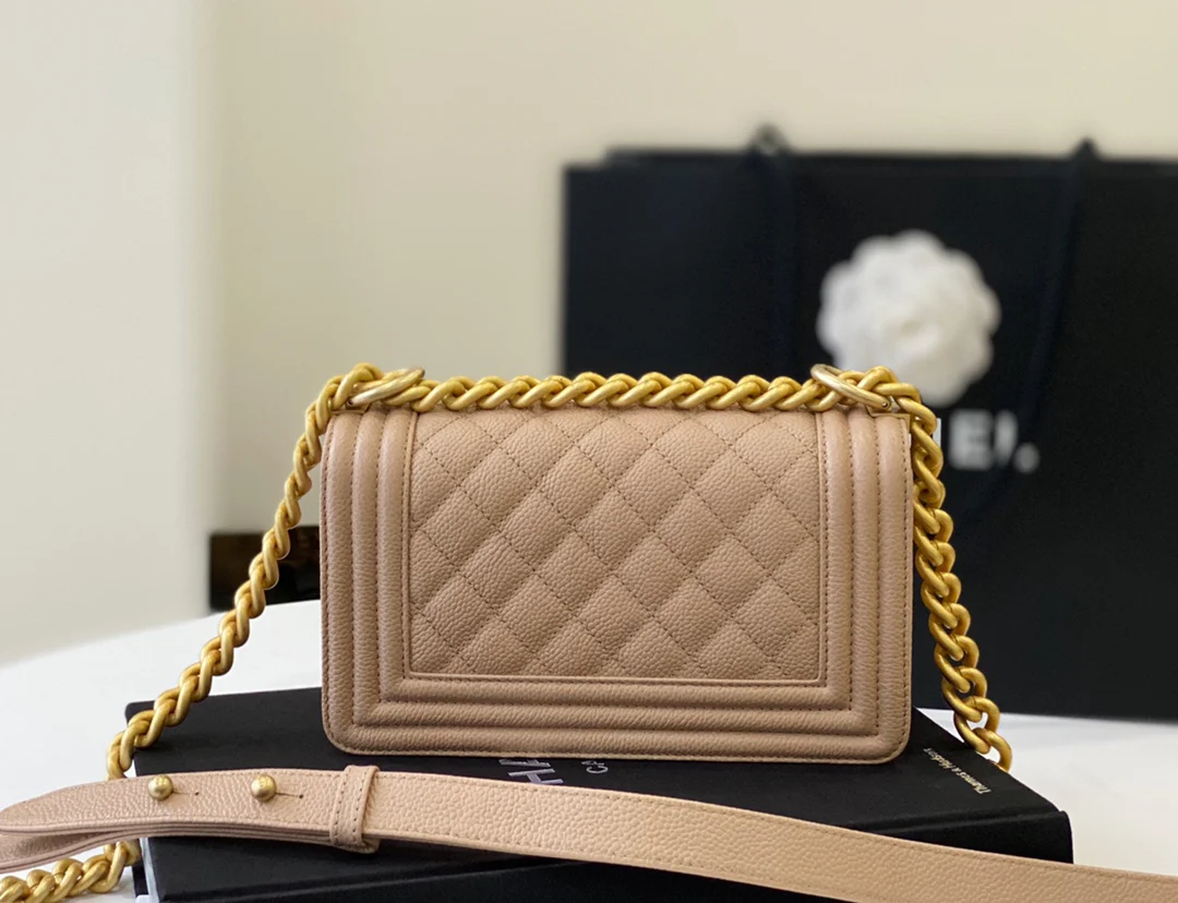 Chanel-boy-20cm-30