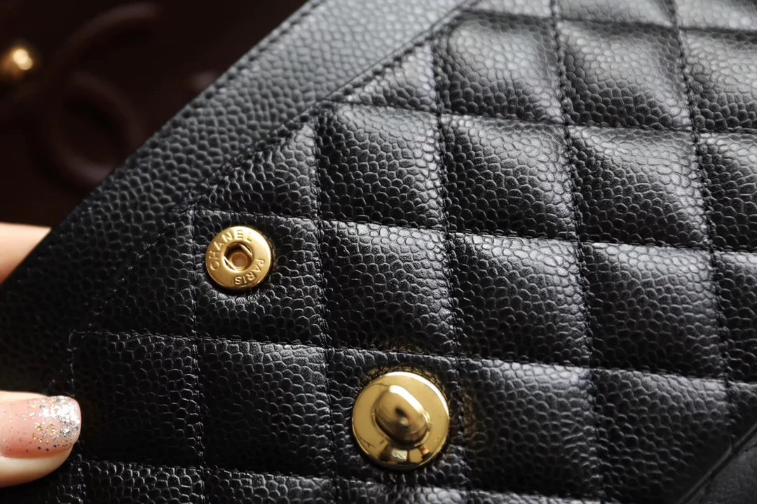 Chanel - Икра - Сумка CF - Черная с золотой фурнитурой - 23 см