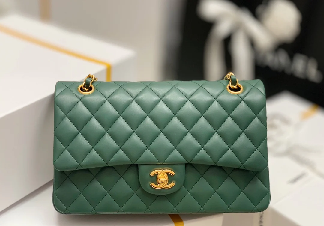 Сумка Chanel из овечьей кожи CF — зеленая с золотой фурнитурой — 25 см