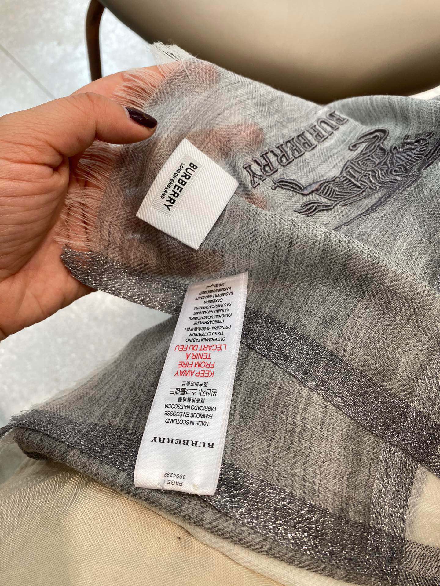 Кашемировый шарф Burberry с пайетками, пряжа - 100-200 см - бежевый/серый