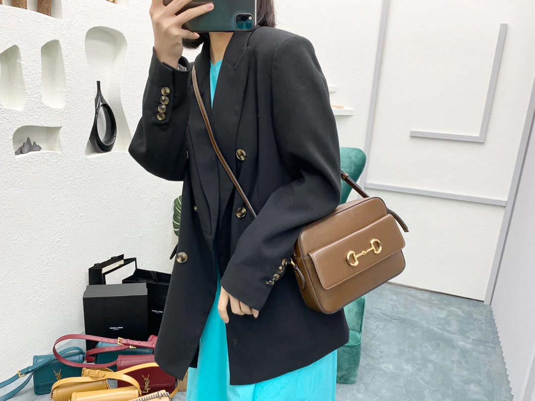 Сумка для фотоаппарата Gucci 1955 с пряжкой в ??виде подковы - 4 шт.