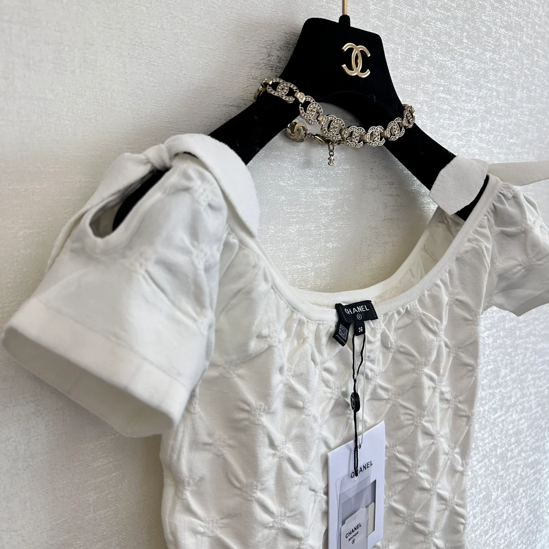 Вязаный топ Chanel 2403 с открытыми плечами - белый