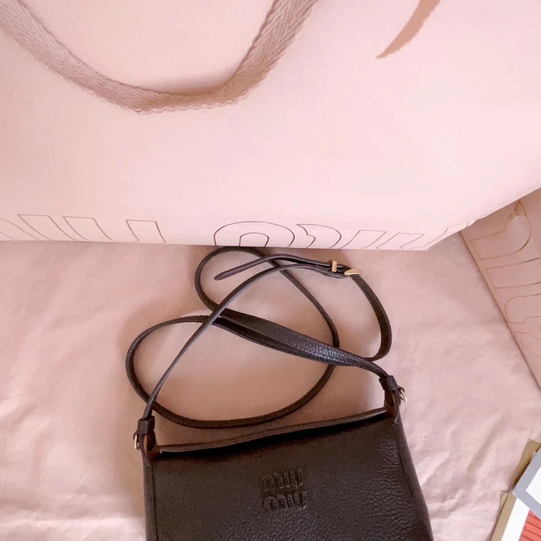 Сумка через плечо Miu Miu 5be097 - черная