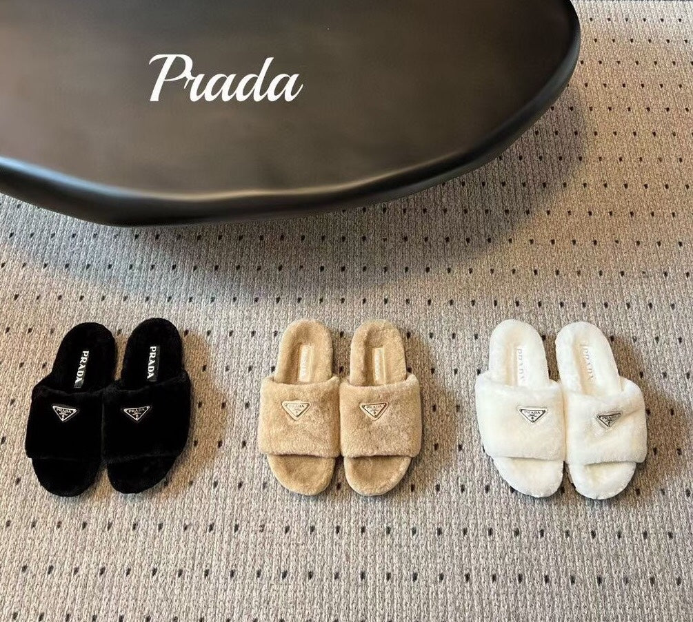 Новинка сезона осень/зима 2023 от Prada - Шерстяные тапочки - Абрикосовый цвет