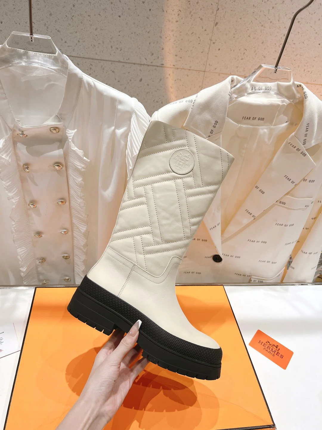 Новинка сезона осень/зима 2023 от Hermes - Ботинки на платформе - Off White