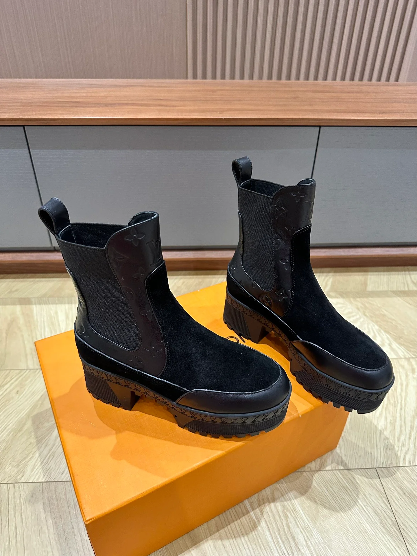 Ботинки Dr. Martens на платформе LV-2024, черные, 1 шт.