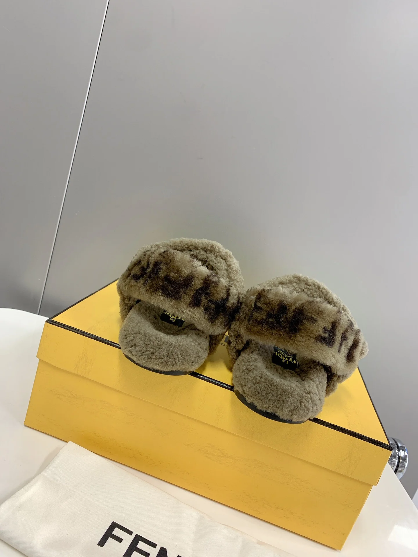 Fendi - Мягкие сандалии - Зеленые