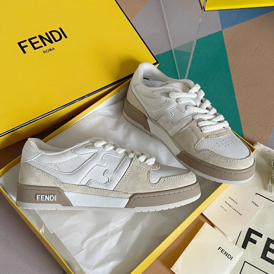 Обувь серии Fendi Match — великолепный цвет ?молочный чай?.