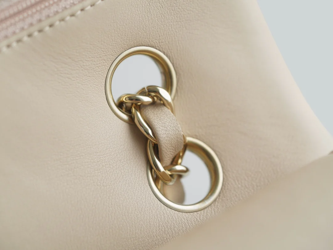 Сумка Chanel CF Medium - 25 см - из абрикосовой овечьей кожи с пряжкой из светлого золота - CF25