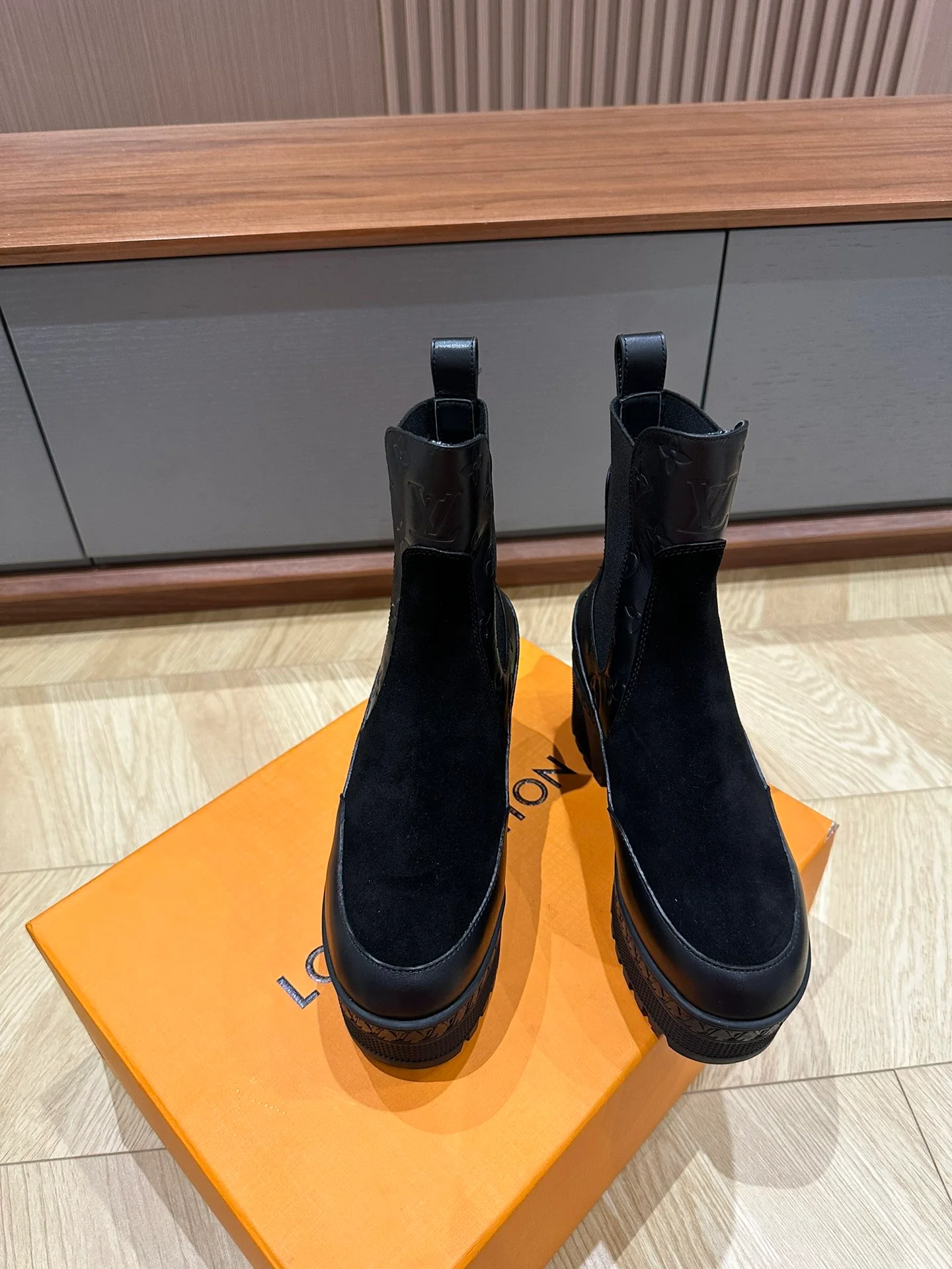 Ботинки Dr. Martens на платформе LV-2024, черные, 1 шт.