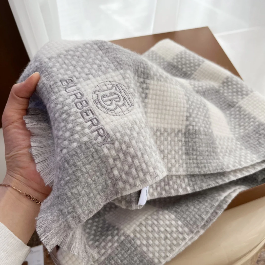 Шарф Burberry из усадочной шерсти в клетку - 32 см - 190 см - 125 г - 100% шерсть - серый