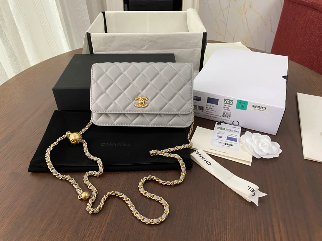 Chanel - Золотой мяч WOC - Овечья кожа