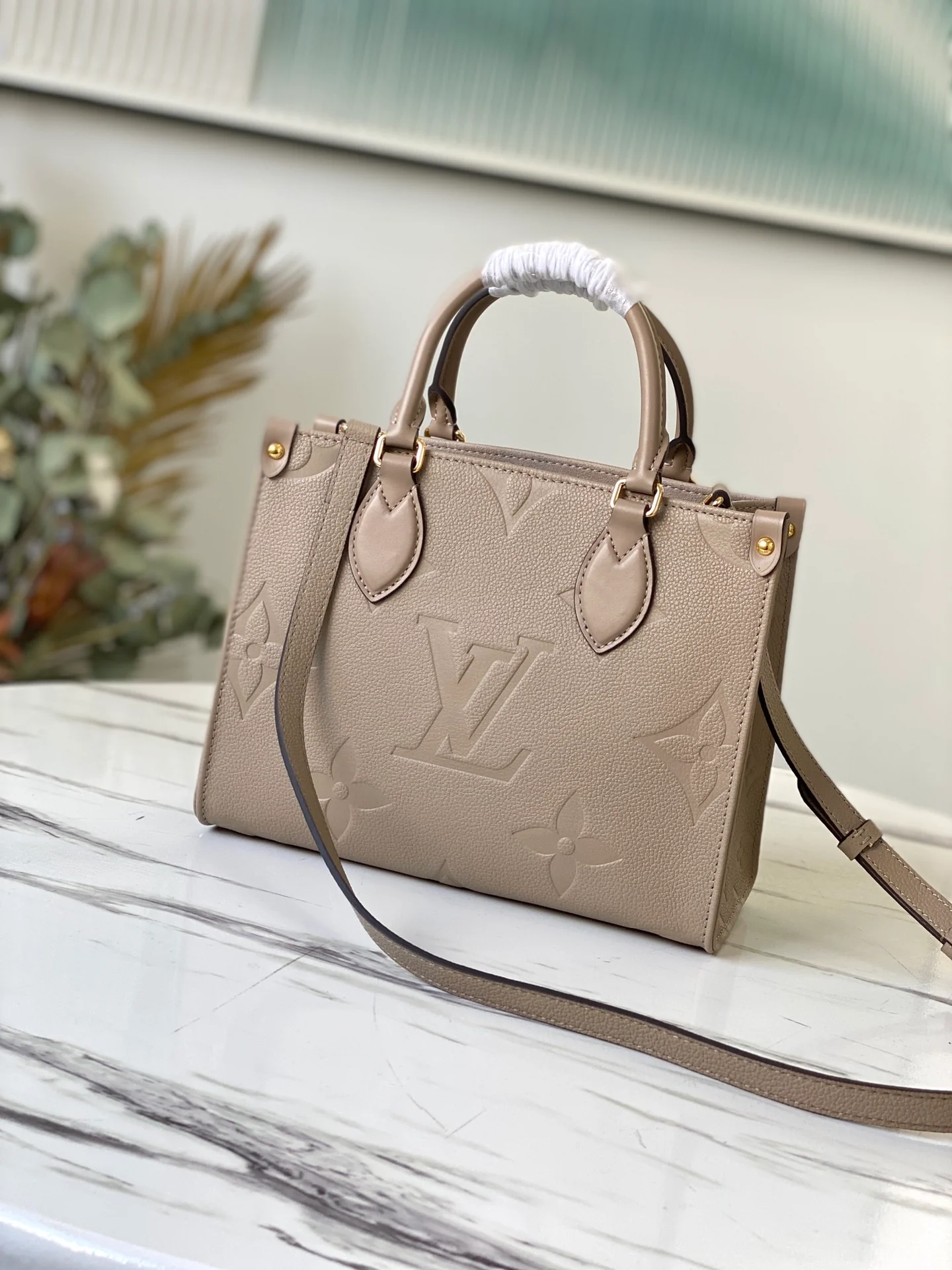 lv-m45660-apricot-onthego-pm