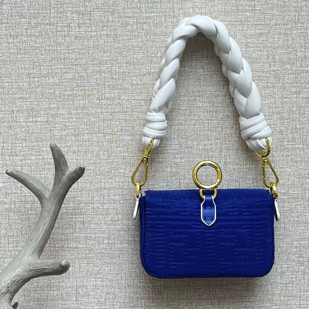 Маленькая синяя сумка-багет Fendi Baguette Nano