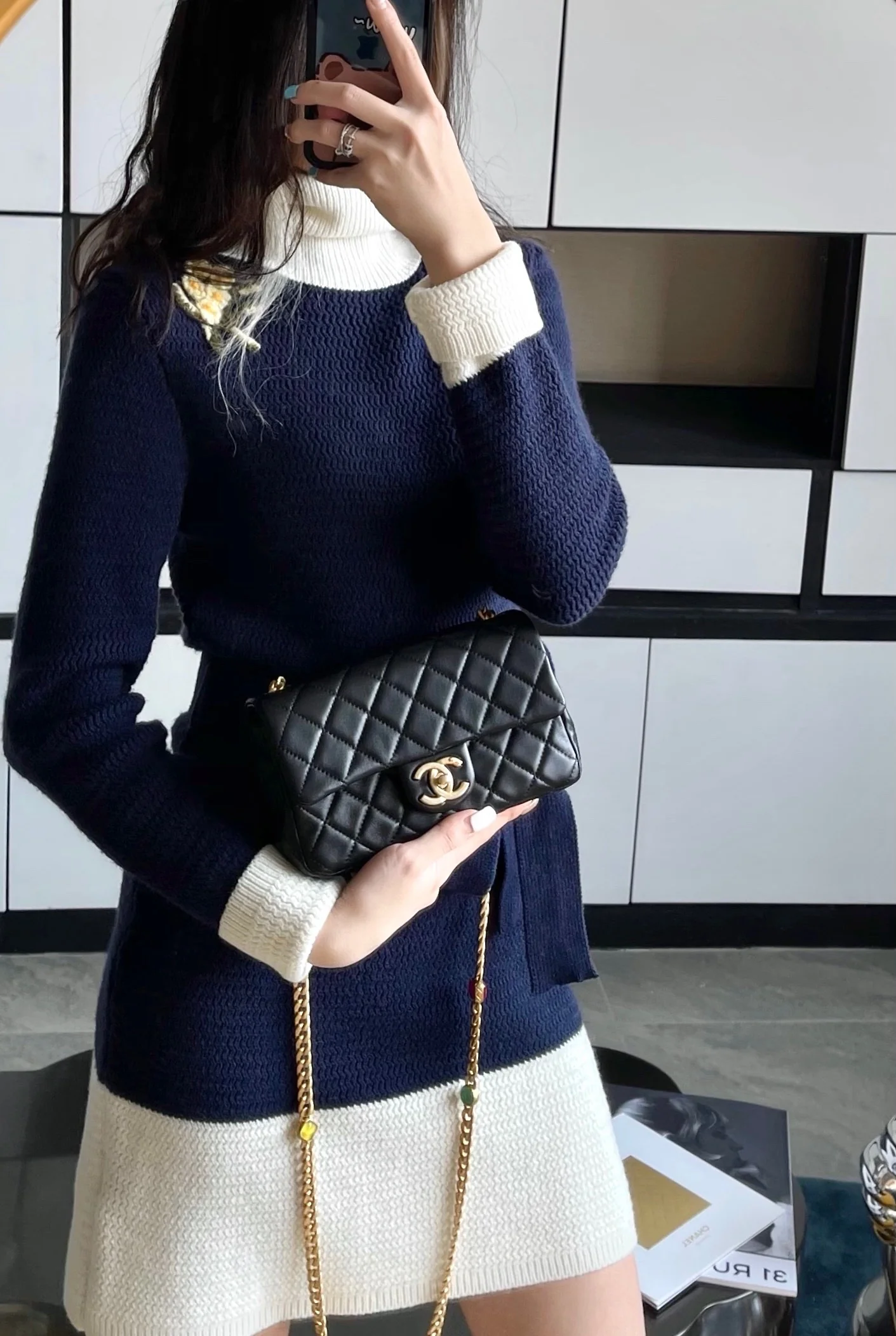 Сумка Chanel CF с клапаном и цепочкой с драгоценным камнем