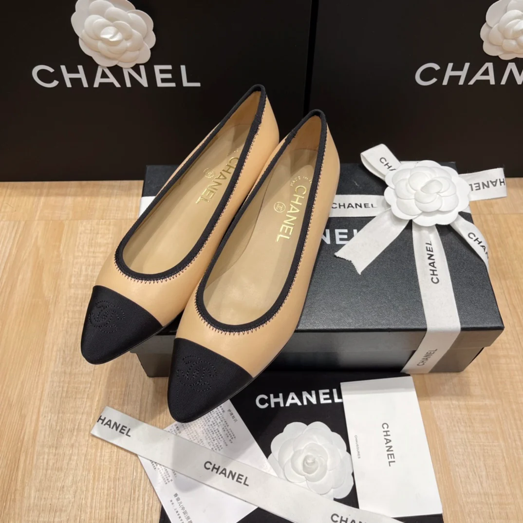 Chanel - Абрикосовые балетки с острым носком