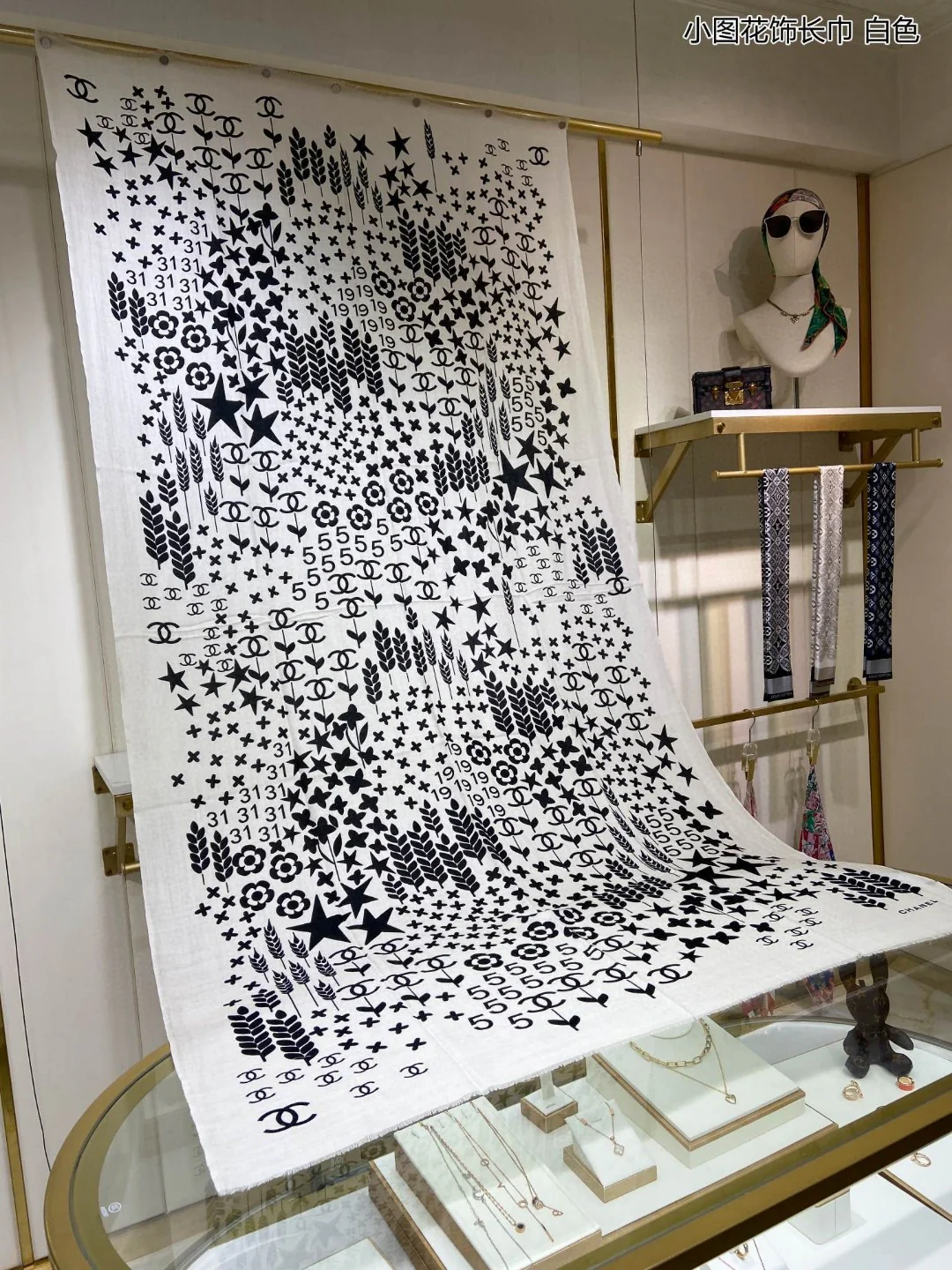 Длинный шарф Chanel с мелким цветочным узором - 110 см x 200 см - 100% кашемир - белый