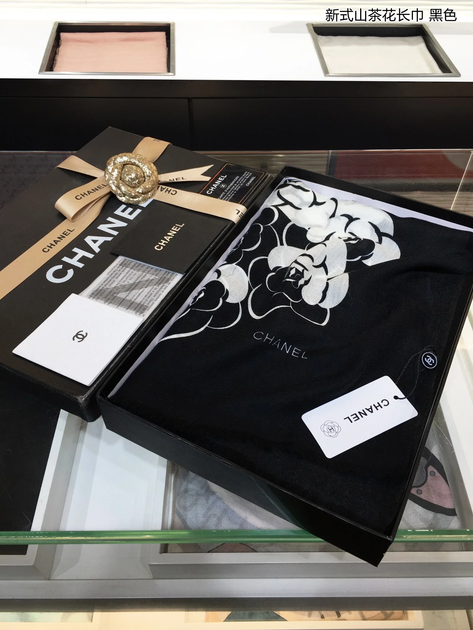 Chanel - Новый шарф ?Камелия? - 110-200 см - 100% - Кашемир премиум-класса - Черный