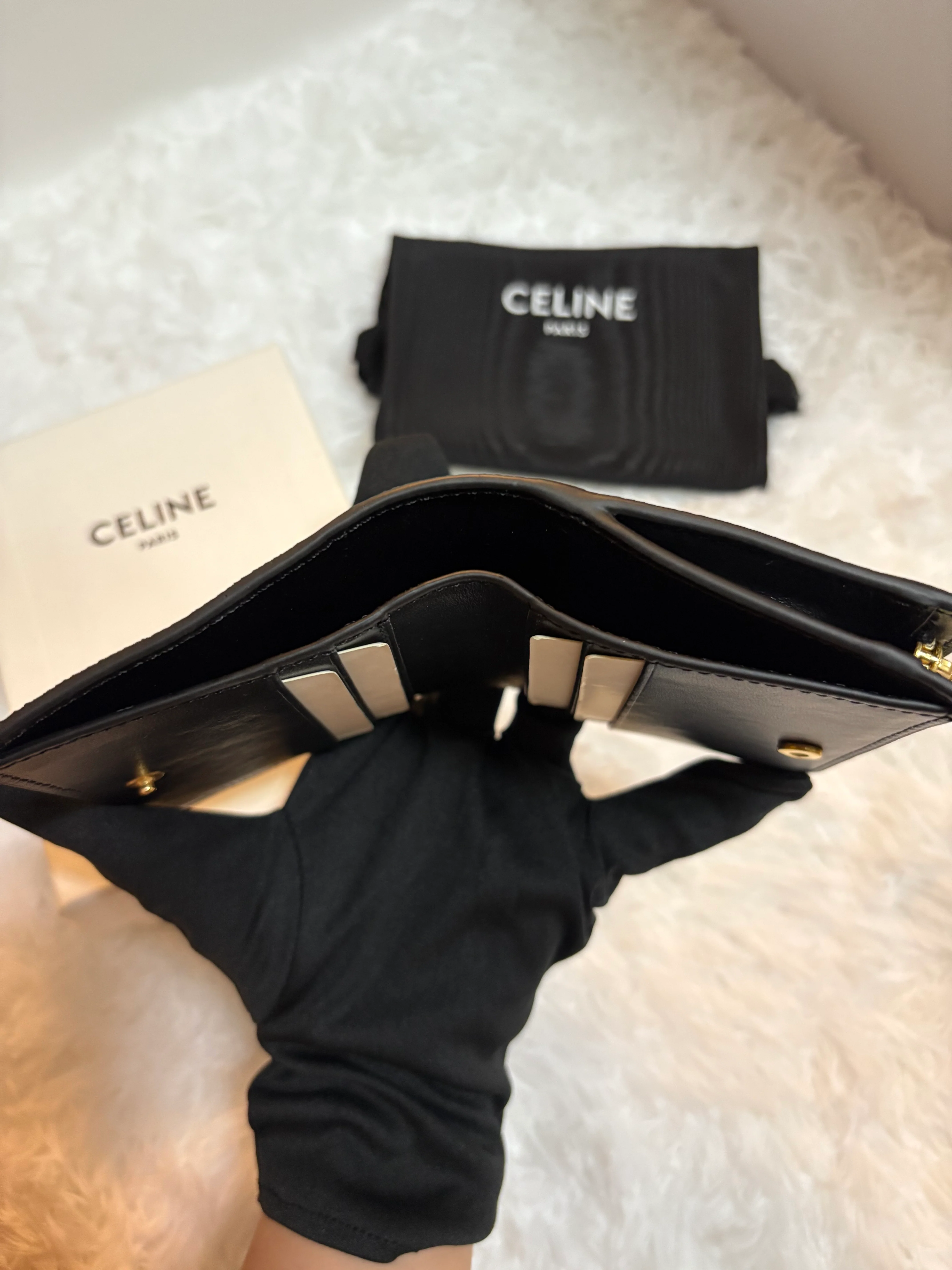 Celine-TRIOMPHE 坠饰粒面牛皮革短款钱包