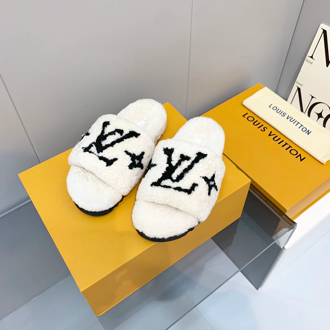 Новинка весны 2022 года от LV - Меховые тапочки - Белые и черные