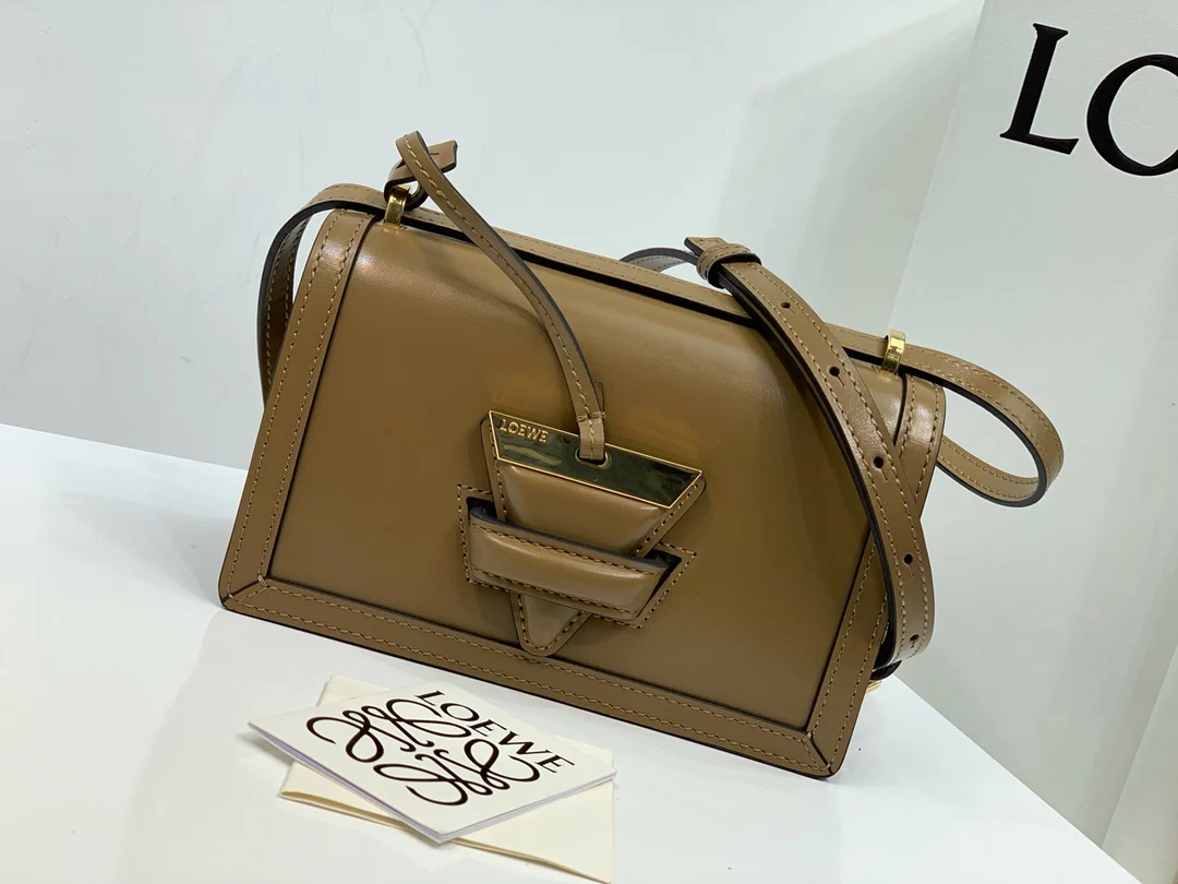 Треугольная сумка Loewe - Телячья кожа - Маленькая - 4