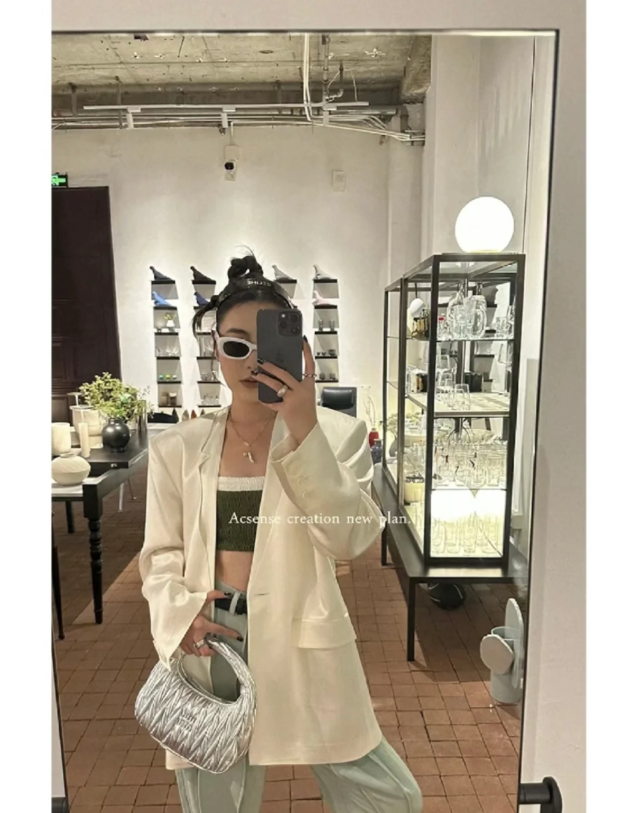 Сумка Miu Miu Wander — маленькая, из овечьей кожи — серебристая — Носите и делитесь