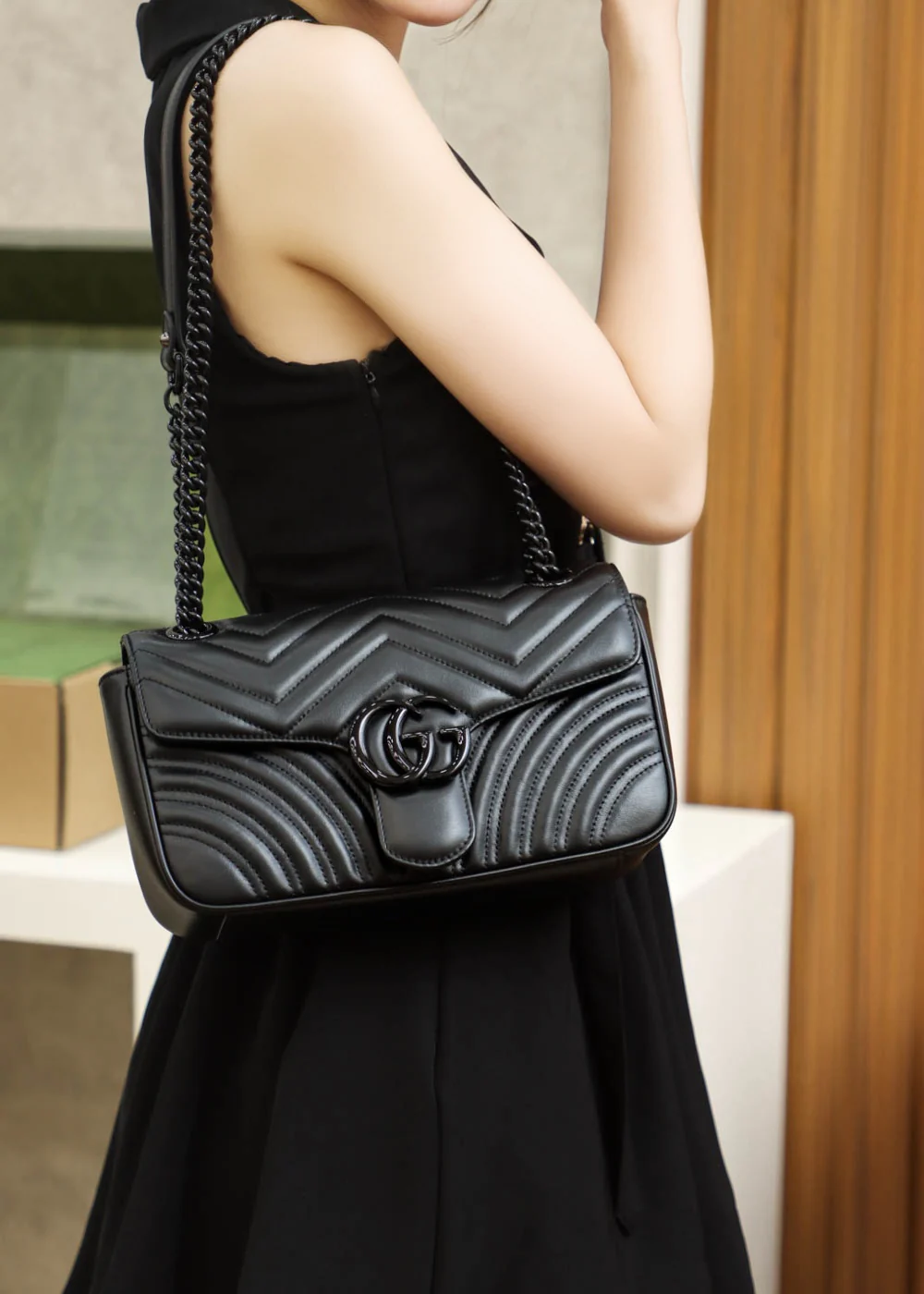 Сумка на цепочке из коллекции Gucci Marmont - Черная