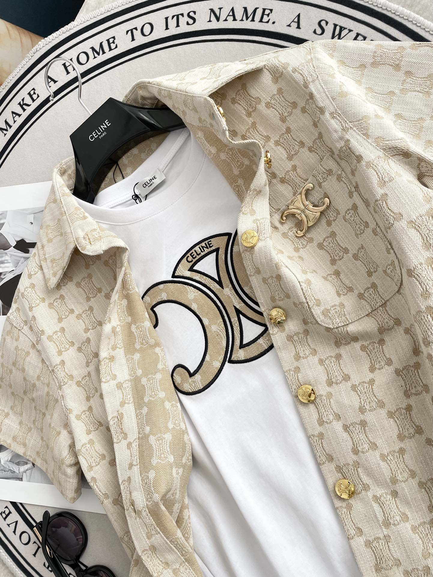 Джинсовая блузка Celine-2404 с жаккардовым узором ?Триумфальная арка? — белая.