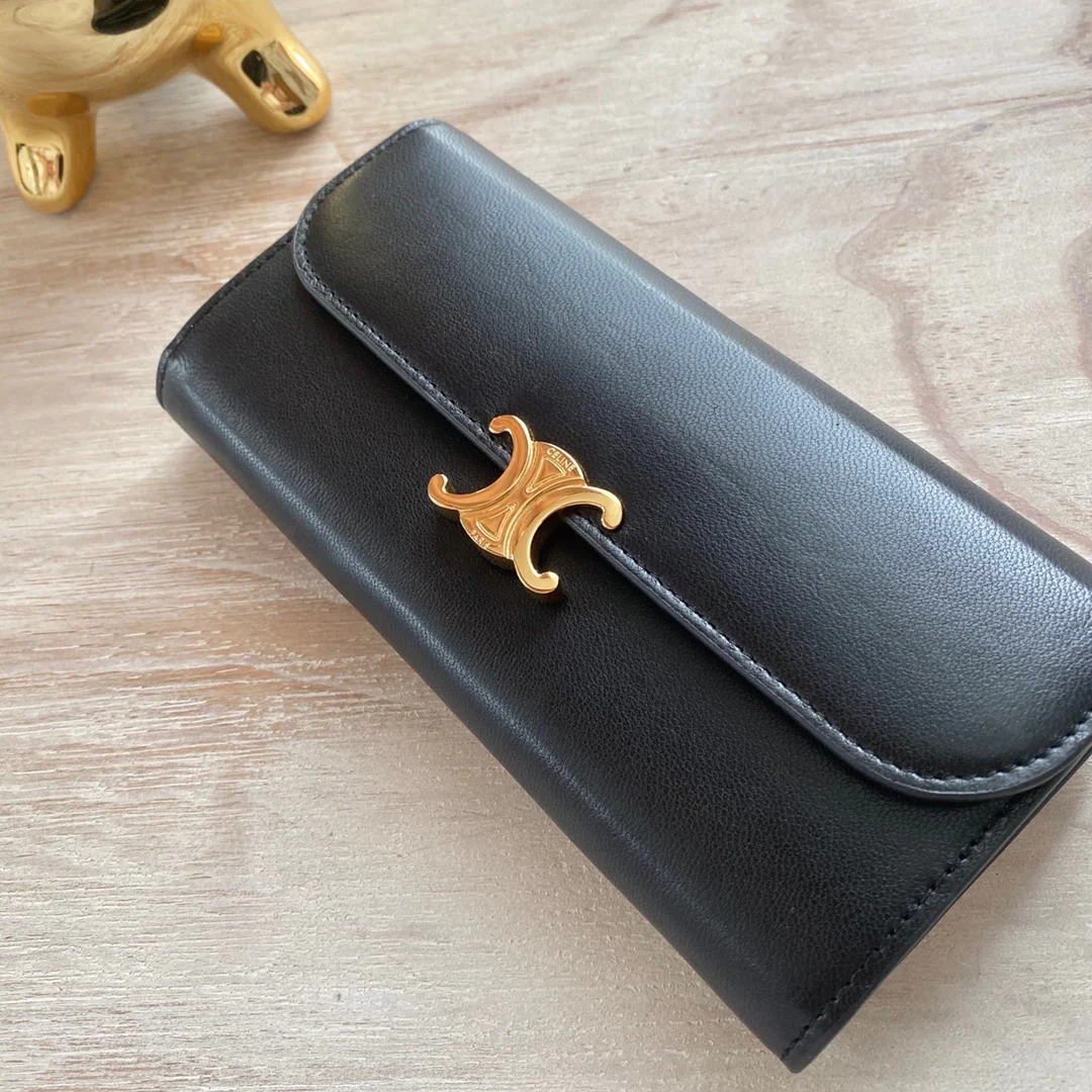 Celine TRIOMPHE 大号亮泽光滑羊皮革翻盖长夹